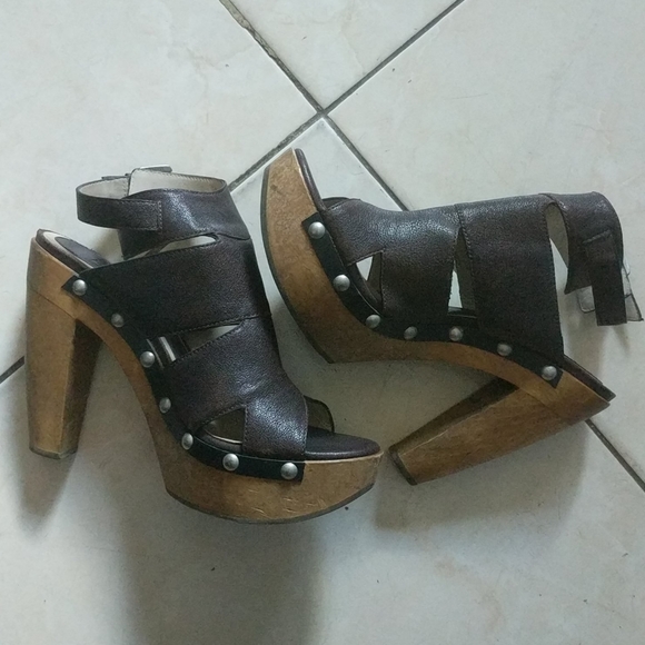 Vera Wang Heels - Picture 1 of 1